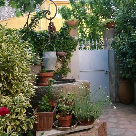 Au Puits De La Fontaine Guest house