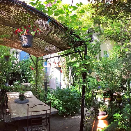 Au Puits De La Fontaine Guest house Tavernes