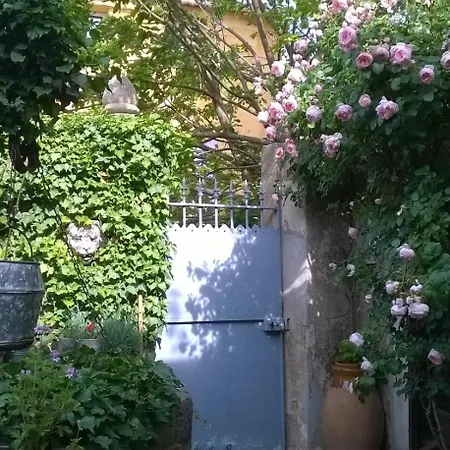 Guest house Au Puits De La Fontaine Tavernes