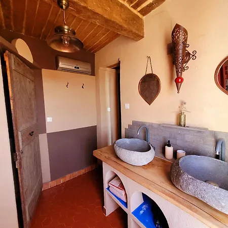 Guest house Au Puits De La Fontaine Tavernes