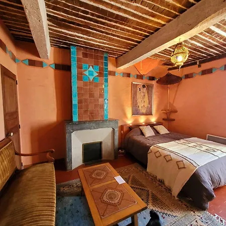 Au Puits De La Fontaine Guest house *