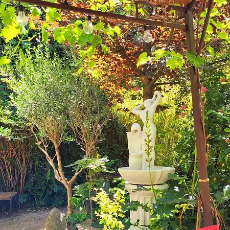 Au Puits De La Fontaine Guest house *
